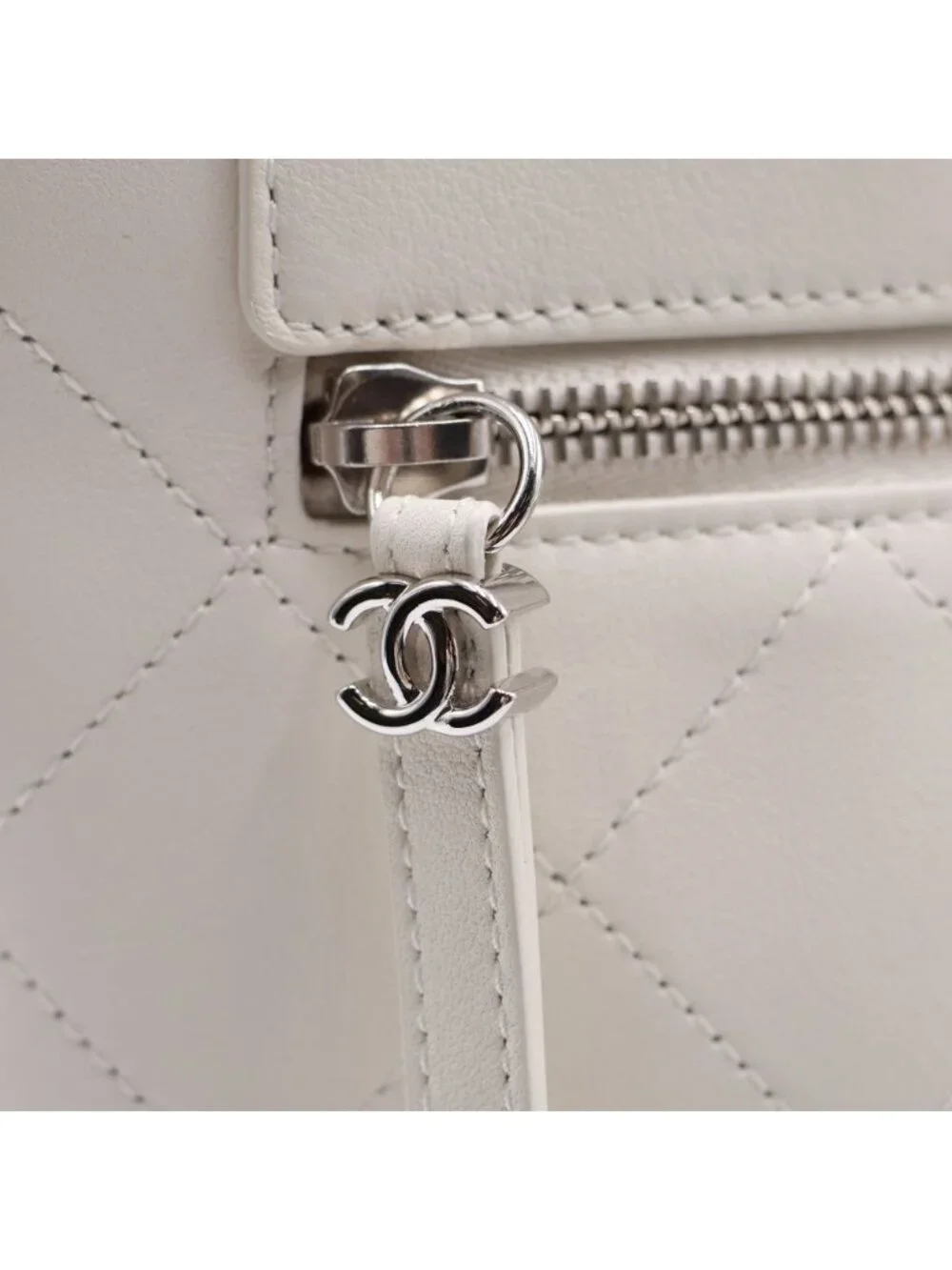 Chanel Quilted CC Logo Leather Bucket Bag 2-Way White 27